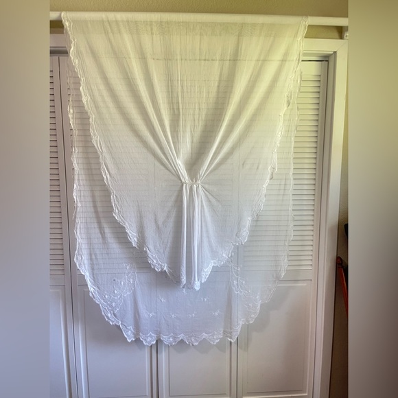 Elegant White Lace Bridal Veil main image 13